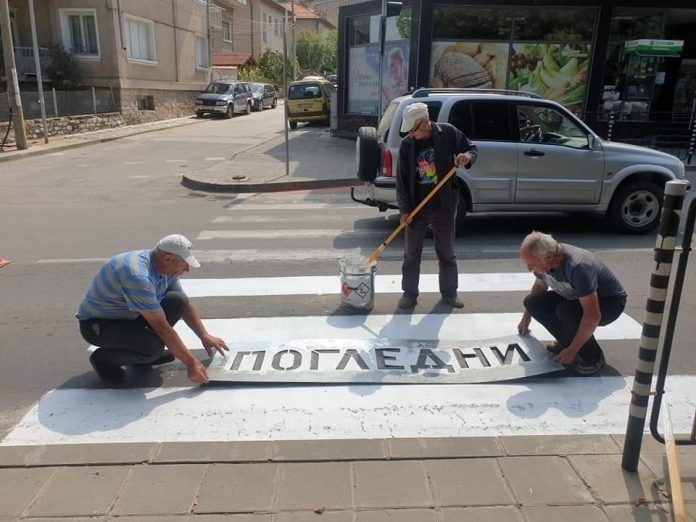 Подновяват хоризонталната пътна маркировка около училищата и детските градини във Велинград
